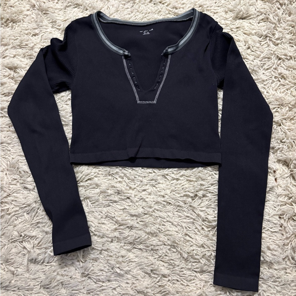Urban Outfitters Black Long Sleeve Crop Top Size M/L